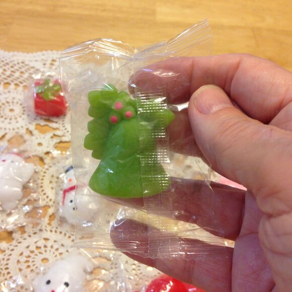 Squishy Christmas fun! A dozen little sqish toys. - Picture 5 of 6